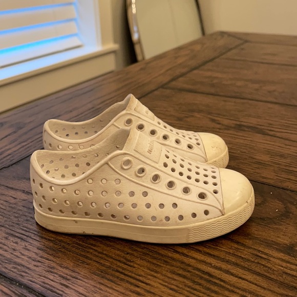 Native size C7 toddler shoes
